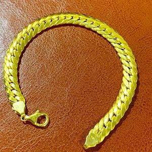 18K Gold Bracelet.